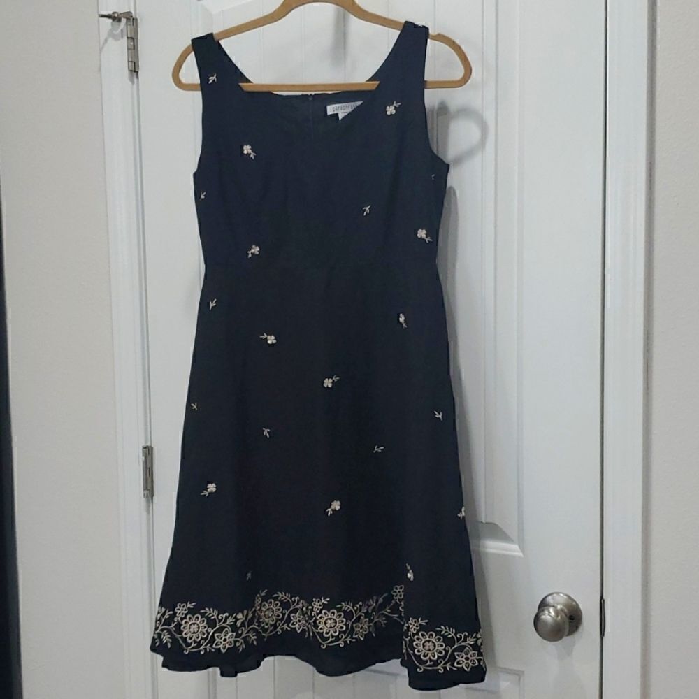 Paraphrase Black Flare Embroidered Floral V-Neck Fully Lined Linen Blend Dress,8